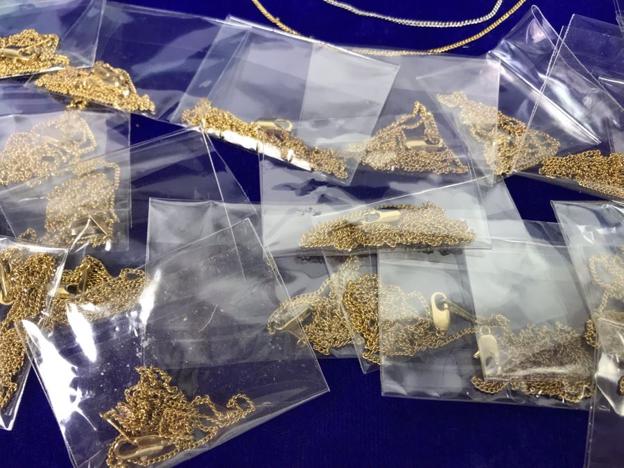 (25) Piece 18' Necklaces Lot With Gold Plated And Stainless Steel Necklaces Retails $500 [Photo 4]