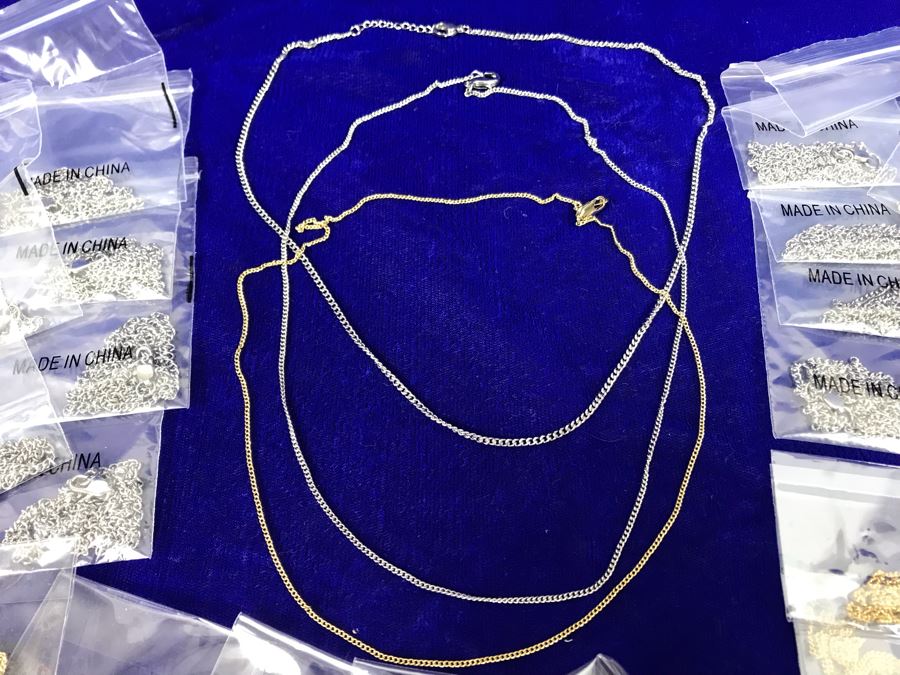 (25) Piece 18' Necklaces Lot With Gold Plated And Stainless Steel Necklaces Retails $500 [Photo 7]