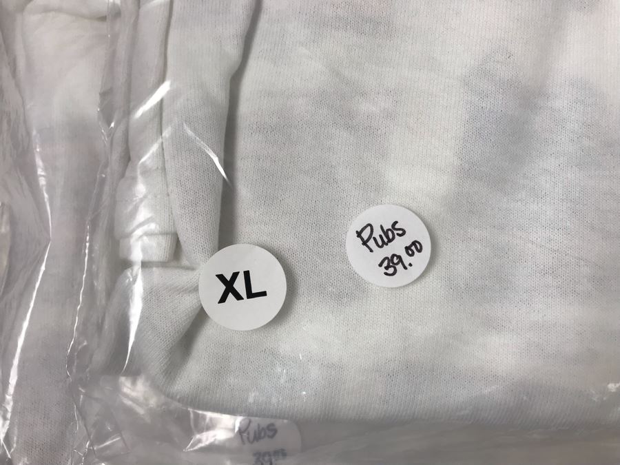 (8) New Long Sleeve T-Shirts 'The Pubs Of O'Ireland' - See Photos For Sizes - Retails $312 [Photo 7]