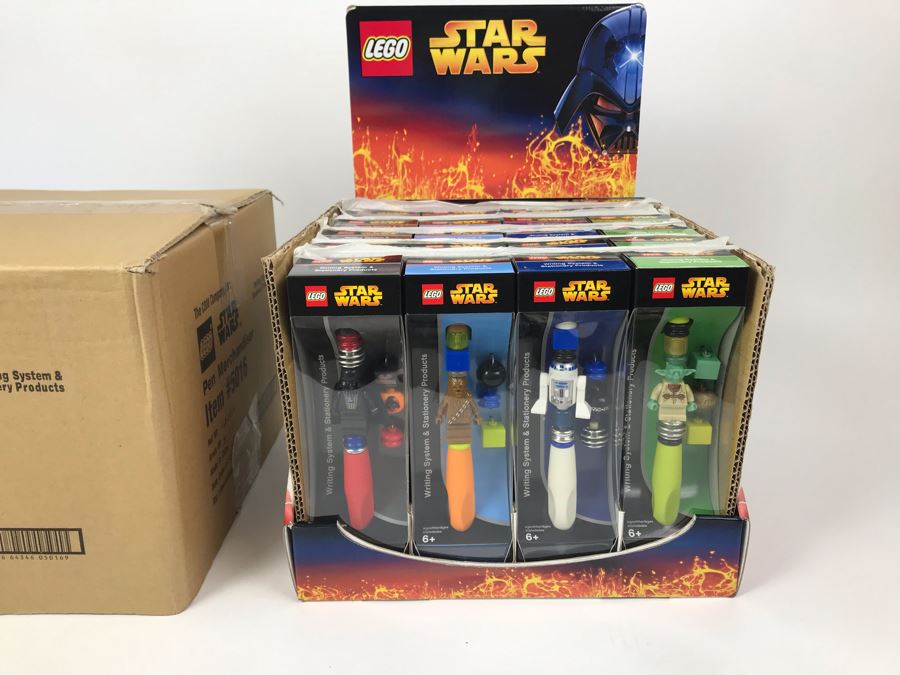 New 2005 LEGO Star Wars: Darth Vader Pens, Chewbacca Pens, R2-D2 Pens, Yoda Pens Writing System Pens Merchandiser Store Display By The CDM Company - 24 Pens [Photo 1]