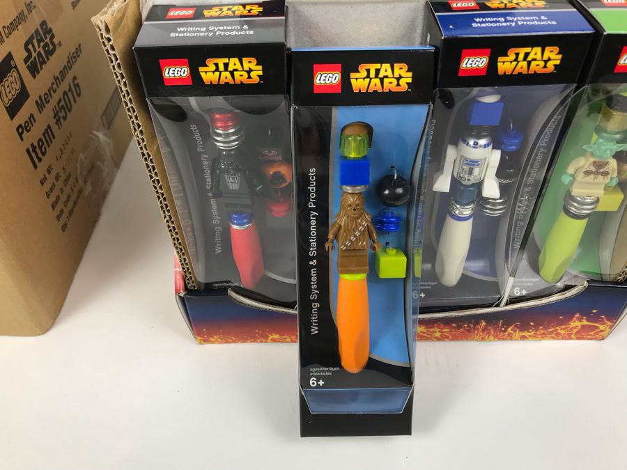 New 2005 LEGO Star Wars: Darth Vader Pens, Chewbacca Pens, R2-D2 Pens, Yoda Pens Writing System Pens Merchandiser Store Display By The CDM Company - 24 Pens [Photo 20]
