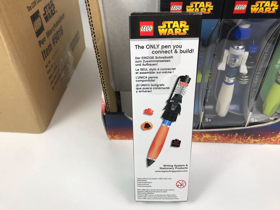 New 2005 LEGO Star Wars: Darth Vader Pens, Chewbacca Pens, R2-D2 Pens, Yoda Pens Writing System Pens Merchandiser Store Display By The CDM Company - 24 Pens [Photo 17]