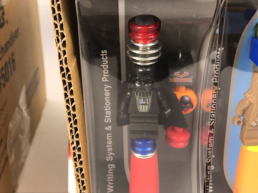 New 2005 LEGO Star Wars: Darth Vader Pens, Chewbacca Pens, R2-D2 Pens, Yoda Pens Writing System Pens Merchandiser Store Display By The CDM Company - 24 Pens [Photo 6]