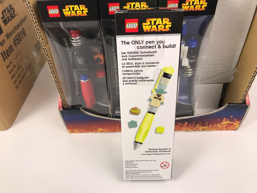 New 2005 LEGO Star Wars: Darth Vader Pens, Chewbacca Pens, R2-D2 Pens, Yoda Pens Writing System Pens Merchandiser Store Display By The CDM Company - 24 Pens [Photo 26]