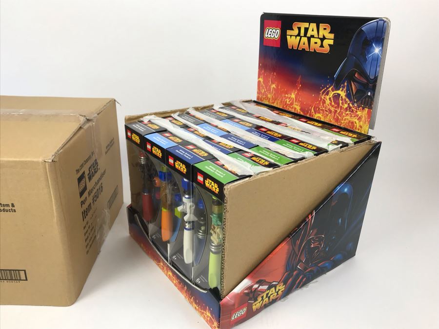 New 2005 LEGO Star Wars: Darth Vader Pens, Chewbacca Pens, R2-D2 Pens, Yoda Pens Writing System Pens Merchandiser Store Display By The CDM Company - 24 Pens [Photo 12]