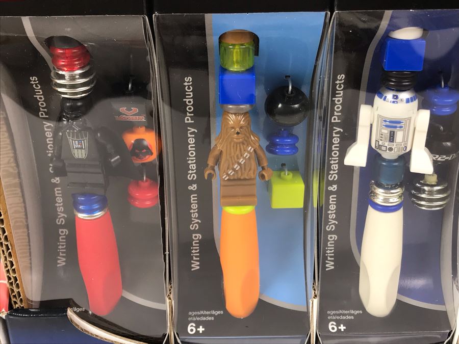 New 2005 LEGO Star Wars: Darth Vader Pens, Chewbacca Pens, R2-D2 Pens, Yoda Pens Writing System Pens Merchandiser Store Display By The CDM Company - 24 Pens [Photo 7]