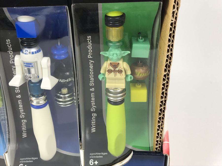 New 2005 LEGO Star Wars: Darth Vader Pens, Chewbacca Pens, R2-D2 Pens, Yoda Pens Writing System Pens Merchandiser Store Display By The CDM Company - 24 Pens [Photo 9]
