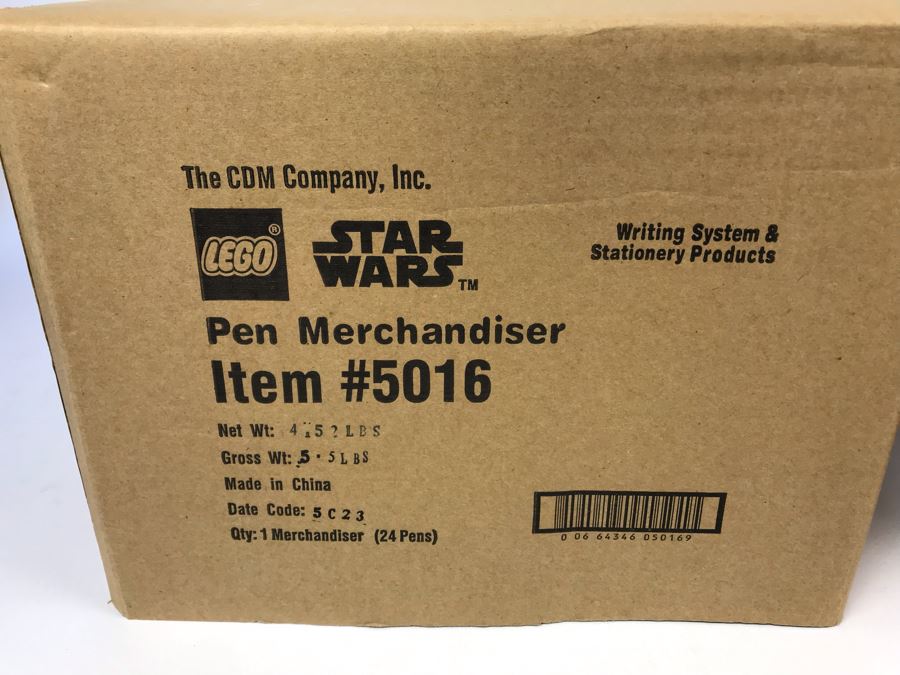 New 2005 LEGO Star Wars: Darth Vader Pens, Chewbacca Pens, R2-D2 Pens, Yoda Pens Writing System Pens Merchandiser Store Display By The CDM Company - 24 Pens [Photo 15]