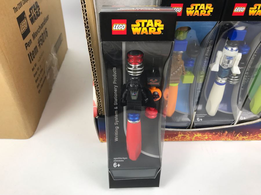 New 2005 LEGO Star Wars: Darth Vader Pens, Chewbacca Pens, R2-D2 Pens, Yoda Pens Writing System Pens Merchandiser Store Display By The CDM Company - 24 Pens [Photo 16]