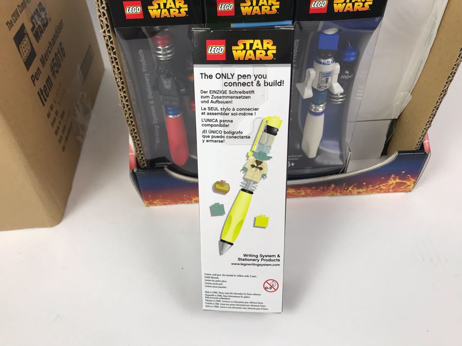 New 2005 LEGO Star Wars: Darth Vader Pens, Chewbacca Pens, R2-D2 Pens, Yoda Pens Writing System Pens Merchandiser Store Display By The CDM Company - 24 Pens [Photo 23]