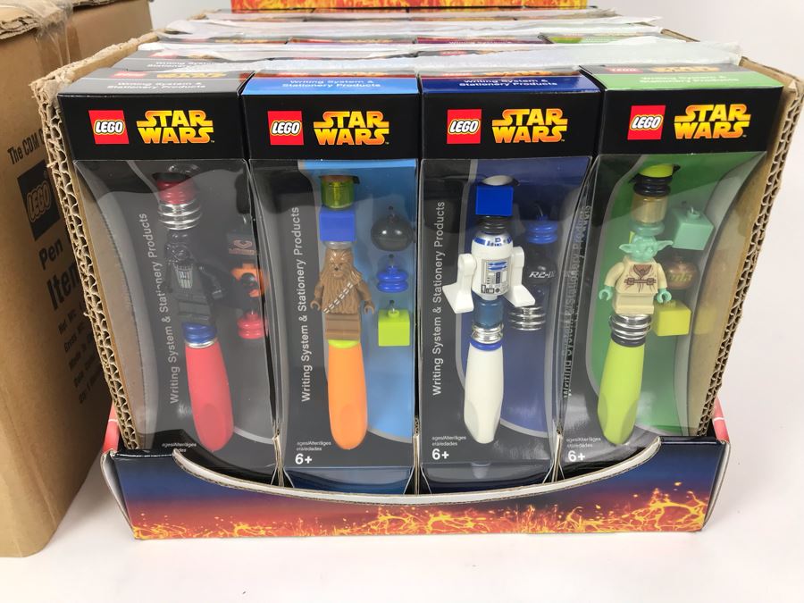 New 2005 LEGO Star Wars: Darth Vader Pens, Chewbacca Pens, R2-D2 Pens, Yoda Pens Writing System Pens Merchandiser Store Display By The CDM Company - 24 Pens [Photo 5]