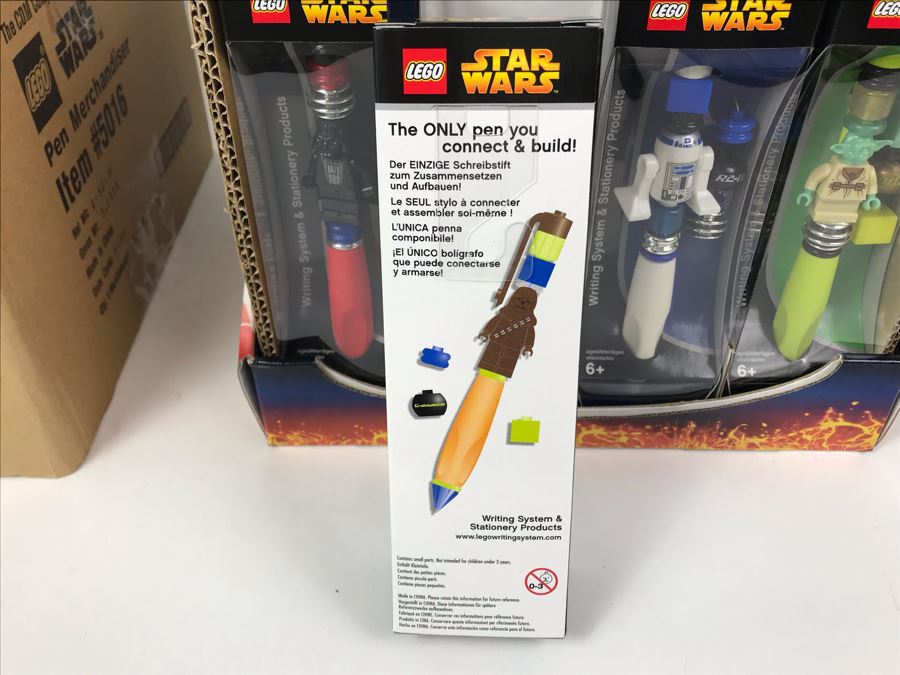 New 2005 LEGO Star Wars: Darth Vader Pens, Chewbacca Pens, R2-D2 Pens, Yoda Pens Writing System Pens Merchandiser Store Display By The CDM Company - 24 Pens [Photo 14]