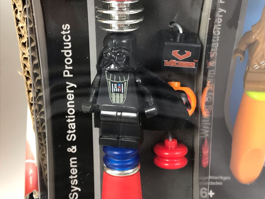 New 2005 LEGO Star Wars: Darth Vader Pens, Chewbacca Pens, R2-D2 Pens, Yoda Pens Writing System Pens Merchandiser Store Display By The CDM Company - 24 Pens [Photo 9]