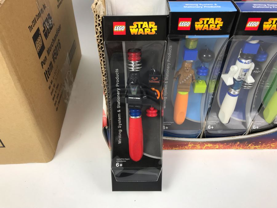 New 2005 LEGO Star Wars: Darth Vader Pens, Chewbacca Pens, R2-D2 Pens, Yoda Pens Writing System Pens Merchandiser Store Display By The CDM Company - 24 Pens [Photo 8]