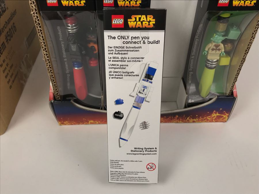 New 2005 LEGO Star Wars: Darth Vader Pens, Chewbacca Pens, R2-D2 Pens, Yoda Pens Writing System Pens Merchandiser Store Display By The CDM Company - 24 Pens [Photo 18]
