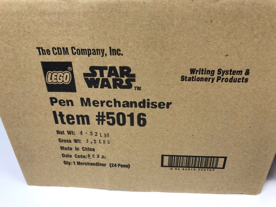 New 2005 LEGO Star Wars: Darth Vader Pens, Chewbacca Pens, R2-D2 Pens, Yoda Pens Writing System Pens Merchandiser Store Display By The CDM Company - 24 Pens [Photo 3]