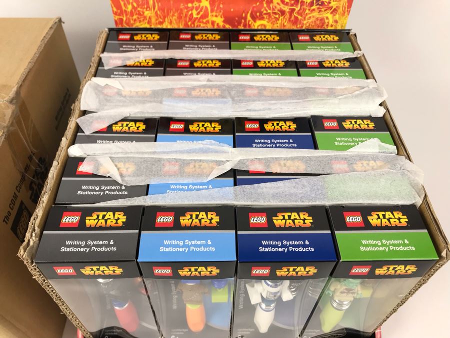 New 2005 LEGO Star Wars: Darth Vader Pens, Chewbacca Pens, R2-D2 Pens, Yoda Pens Writing System Pens Merchandiser Store Display By The CDM Company - 24 Pens [Photo 4]
