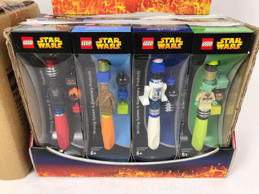 New 2005 LEGO Star Wars: Darth Vader Pens, Chewbacca Pens, R2-D2 Pens, Yoda Pens Writing System Pens Merchandiser Store Display By The CDM Company - 12 Pens [Photo 5]