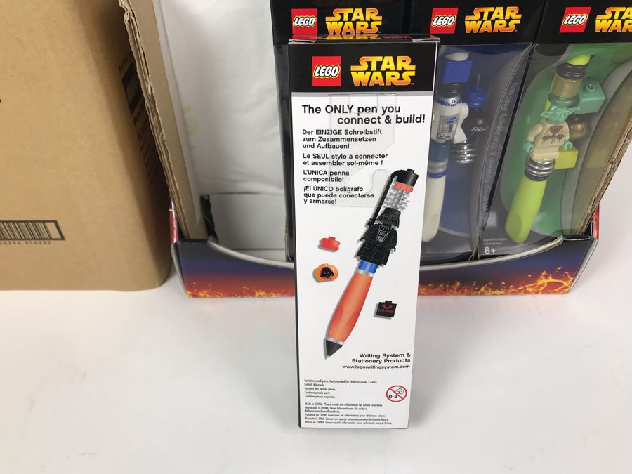 New 2005 LEGO Star Wars: Darth Vader Pens, Chewbacca Pens, R2-D2 Pens, Yoda Pens Writing System Pens Merchandiser Store Display By The CDM Company - 12 Pens [Photo 10]