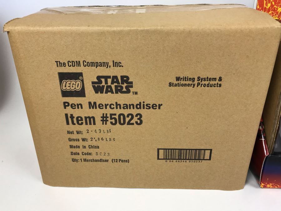 New 2005 LEGO Star Wars: Darth Vader Pens, Chewbacca Pens, R2-D2 Pens, Yoda Pens Writing System Pens Merchandiser Store Display By The CDM Company - 12 Pens [Photo 2]