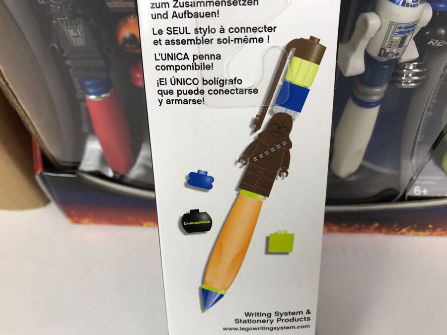 New 2005 LEGO Star Wars: Darth Vader Pens, Chewbacca Pens, R2-D2 Pens, Yoda Pens Writing System Pens Merchandiser Store Display By The CDM Company - 12 Pens [Photo 14]