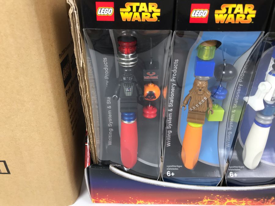 New 2005 LEGO Star Wars: Darth Vader Pens, Chewbacca Pens, R2-D2 Pens, Yoda Pens Writing System Pens Merchandiser Store Display By The CDM Company - 12 Pens [Photo 6]