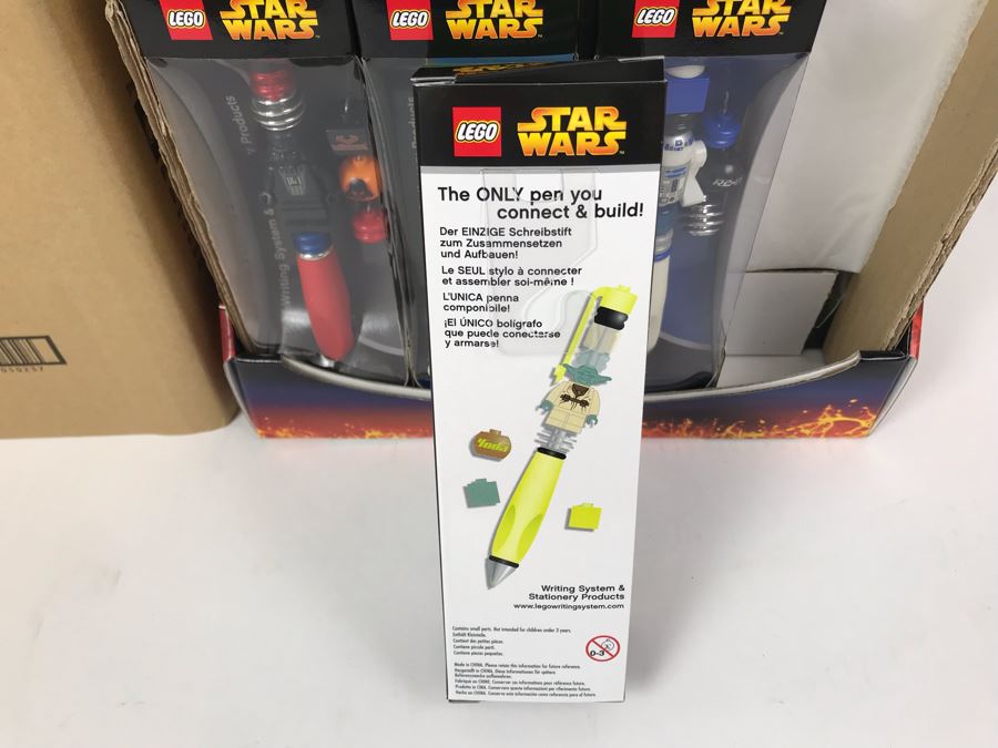 New 2005 LEGO Star Wars: Darth Vader Pens, Chewbacca Pens, R2-D2 Pens, Yoda Pens Writing System Pens Merchandiser Store Display By The CDM Company - 12 Pens [Photo 18]