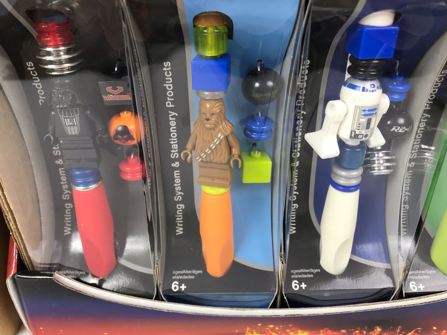 New 2005 LEGO Star Wars: Darth Vader Pens, Chewbacca Pens, R2-D2 Pens, Yoda Pens Writing System Pens Merchandiser Store Display By The CDM Company - 12 Pens [Photo 7]