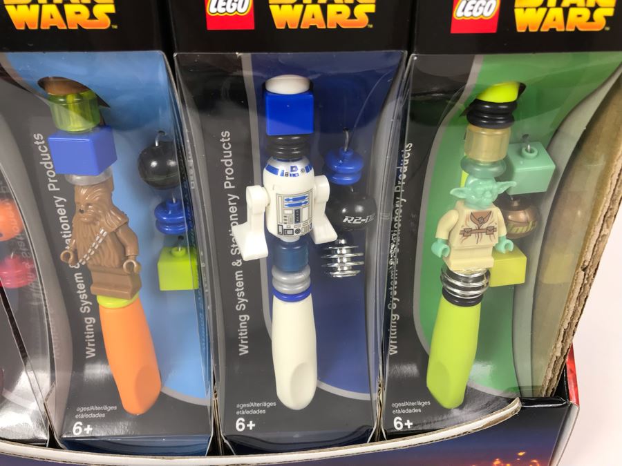 New 2005 LEGO Star Wars: Darth Vader Pens, Chewbacca Pens, R2-D2 Pens, Yoda Pens Writing System Pens Merchandiser Store Display By The CDM Company - 12 Pens [Photo 8]