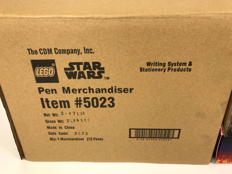 New 2005 LEGO Star Wars: Darth Vader Pens, Chewbacca Pens, R2-D2 Pens, Yoda Pens Writing System Pens Merchandiser Store Display By The CDM Company - 12 Pens [Photo 8]