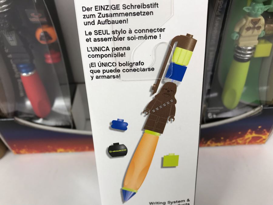 New 2005 LEGO Star Wars: Darth Vader Pens, Chewbacca Pens, R2-D2 Pens, Yoda Pens Writing System Pens Merchandiser Store Display By The CDM Company - 12 Pens [Photo 12]