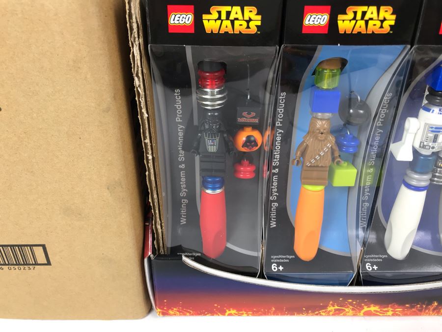 New 2005 LEGO Star Wars: Darth Vader Pens, Chewbacca Pens, R2-D2 Pens, Yoda Pens Writing System Pens Merchandiser Store Display By The CDM Company - 12 Pens [Photo 6]