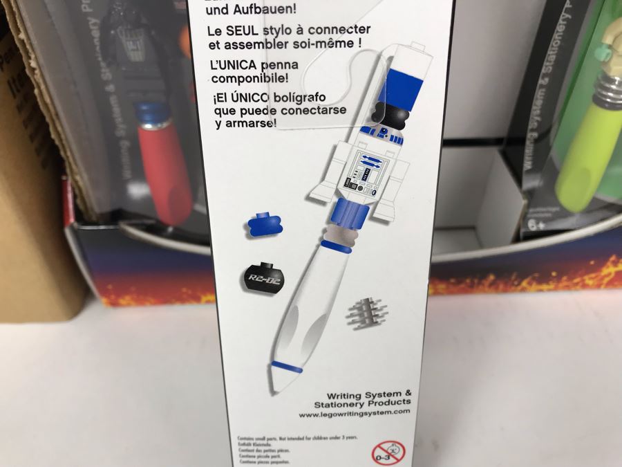 New 2005 LEGO Star Wars: Darth Vader Pens, Chewbacca Pens, R2-D2 Pens, Yoda Pens Writing System Pens Merchandiser Store Display By The CDM Company - 12 Pens [Photo 14]