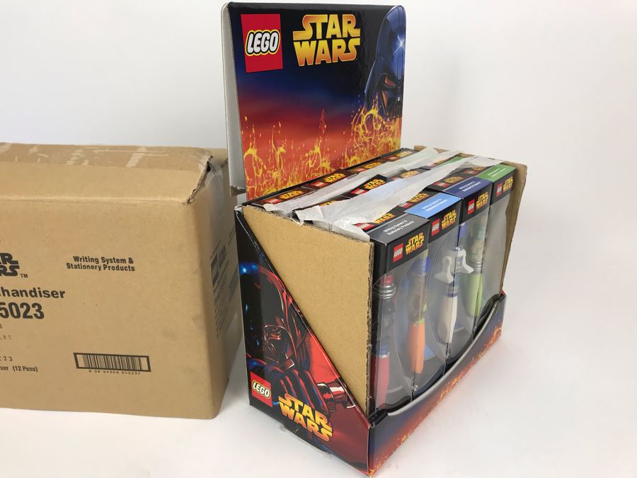 New 2005 LEGO Star Wars: Darth Vader Pens, Chewbacca Pens, R2-D2 Pens, Yoda Pens Writing System Pens Merchandiser Store Display By The CDM Company - 12 Pens [Photo 17]