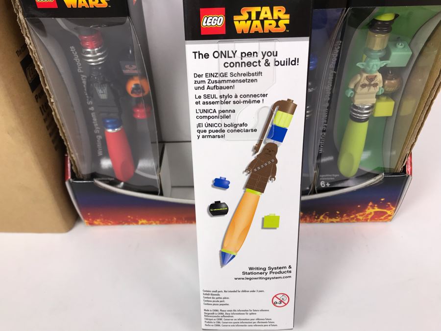 New 2005 LEGO Star Wars: Darth Vader Pens, Chewbacca Pens, R2-D2 Pens, Yoda Pens Writing System Pens Merchandiser Store Display By The CDM Company - 12 Pens [Photo 11]