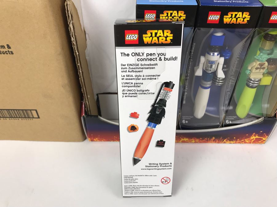 New 2005 LEGO Star Wars: Darth Vader Pens, Chewbacca Pens, R2-D2 Pens, Yoda Pens Writing System Pens Merchandiser Store Display By The CDM Company - 12 Pens [Photo 9]