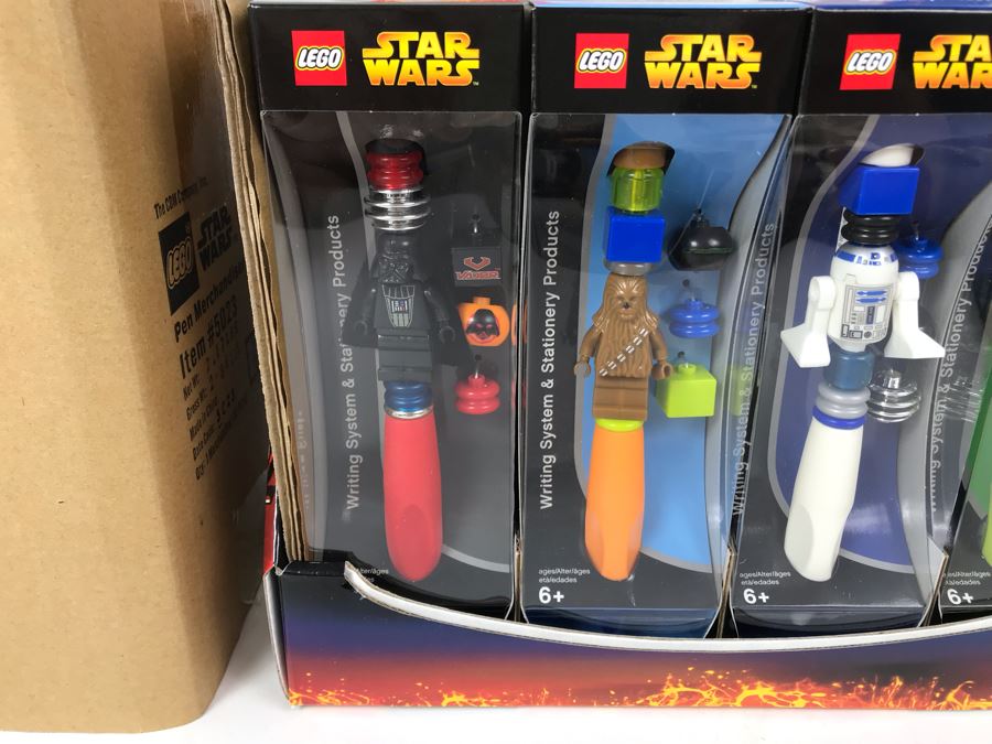 New 2005 LEGO Star Wars: Darth Vader Pens, Chewbacca Pens, R2-D2 Pens, Yoda Pens Writing System Pens Merchandiser Store Display By The CDM Company - 12 Pens [Photo 5]