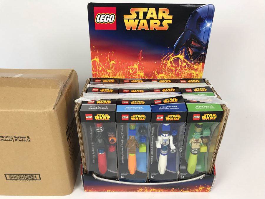 New 2005 LEGO Star Wars: Darth Vader Pens, Chewbacca Pens, R2-D2 Pens, Yoda Pens Writing System Pens Merchandiser Store Display By The CDM Company - 12 Pens [Photo 2]