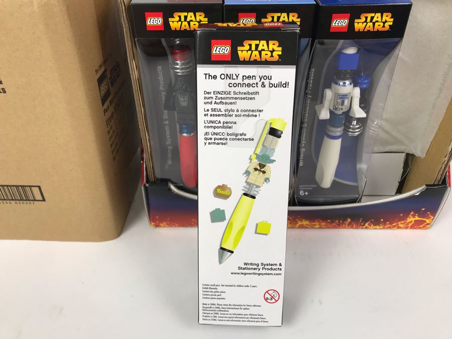 New 2005 LEGO Star Wars: Darth Vader Pens, Chewbacca Pens, R2-D2 Pens, Yoda Pens Writing System Pens Merchandiser Store Display By The CDM Company - 12 Pens [Photo 13]