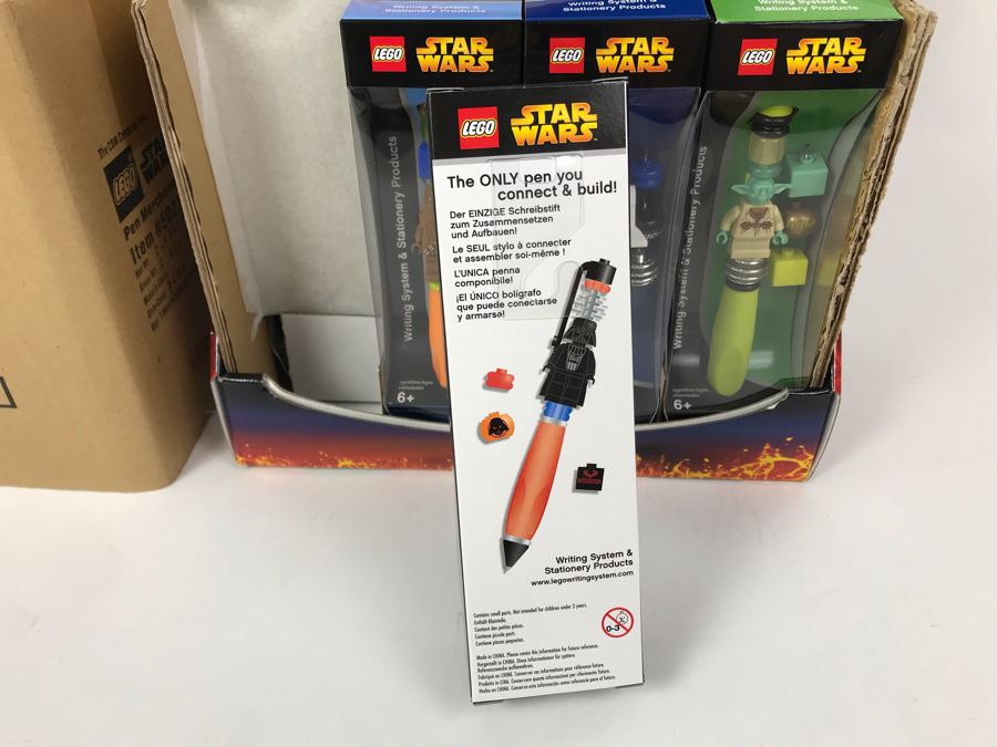 New 2005 LEGO Star Wars: Darth Vader Pens, Chewbacca Pens, R2-D2 Pens, Yoda Pens Writing System Pens Merchandiser Store Display By The CDM Company - 12 Pens [Photo 8]