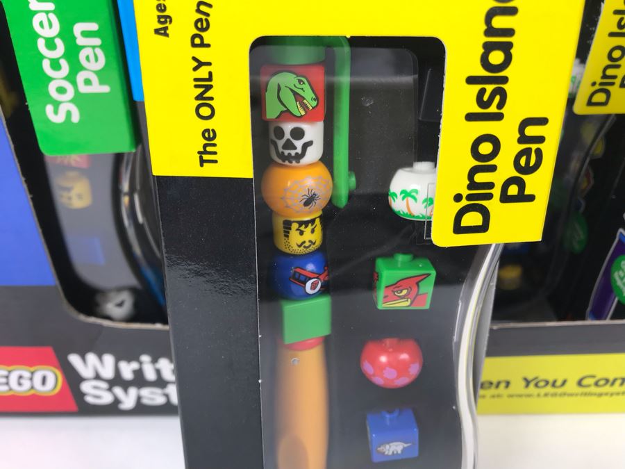 New 2000 LEGO Writing System Pens: Soccer Pens, Artic Pens, Dino Island Pens, World Pens Merchandiser Store Display By The CDM Company - 24 Pens [Photo 14]