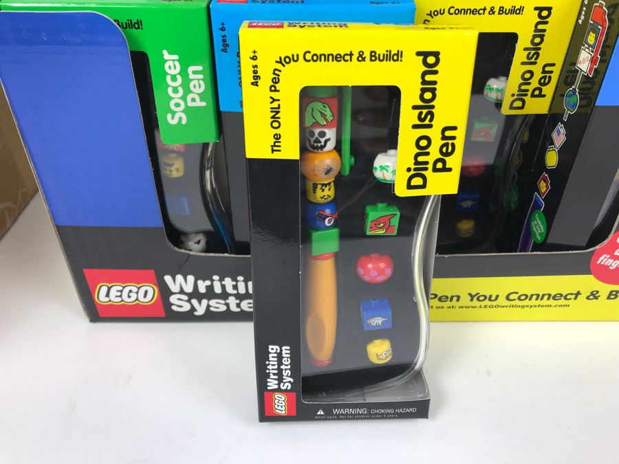 New 2000 LEGO Writing System Pens: Soccer Pens, Artic Pens, Dino Island Pens, World Pens Merchandiser Store Display By The CDM Company - 24 Pens [Photo 13]