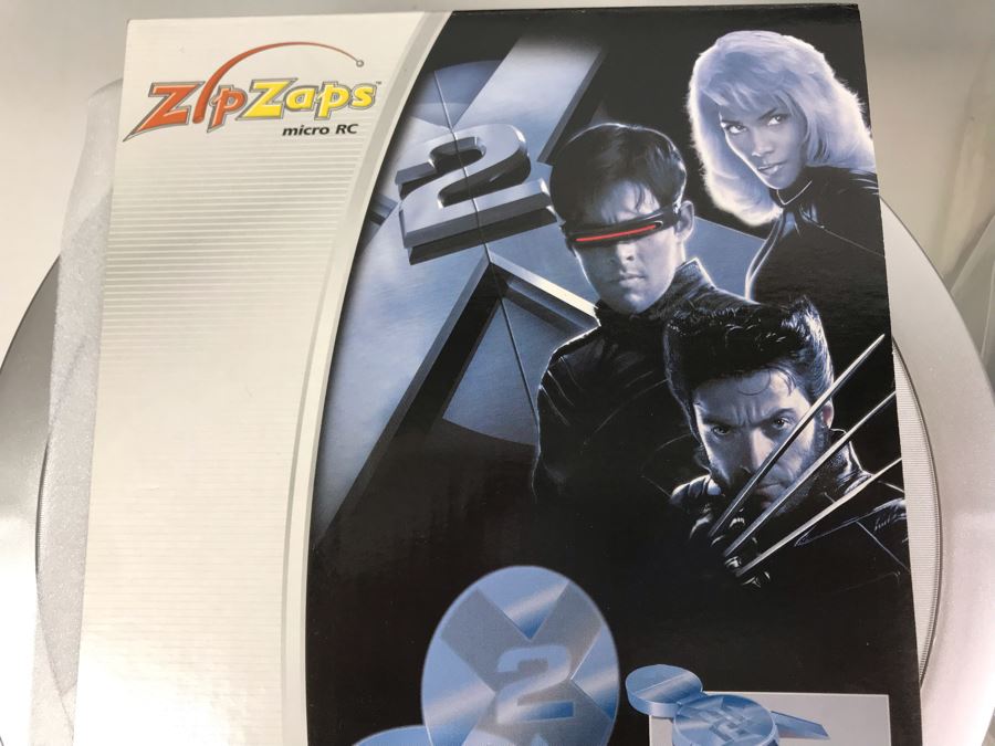 New 2003 Marvel X-Men RadioShack ZipZaps Micro RC X2 Garage & Carrying Case - 5 Total [Photo 4]