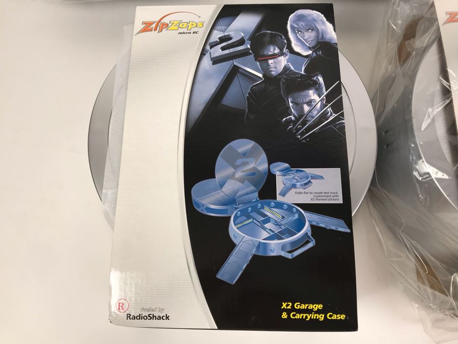 New 2003 Marvel X-Men RadioShack ZipZaps Micro RC X2 Garage & Carrying Case - 5 Total [Photo 3]