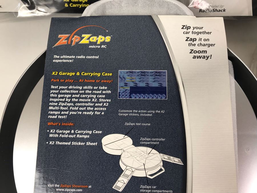 New 2003 Marvel X-Men RadioShack ZipZaps Micro RC X2 Garage & Carrying Case - 5 Total [Photo 8]