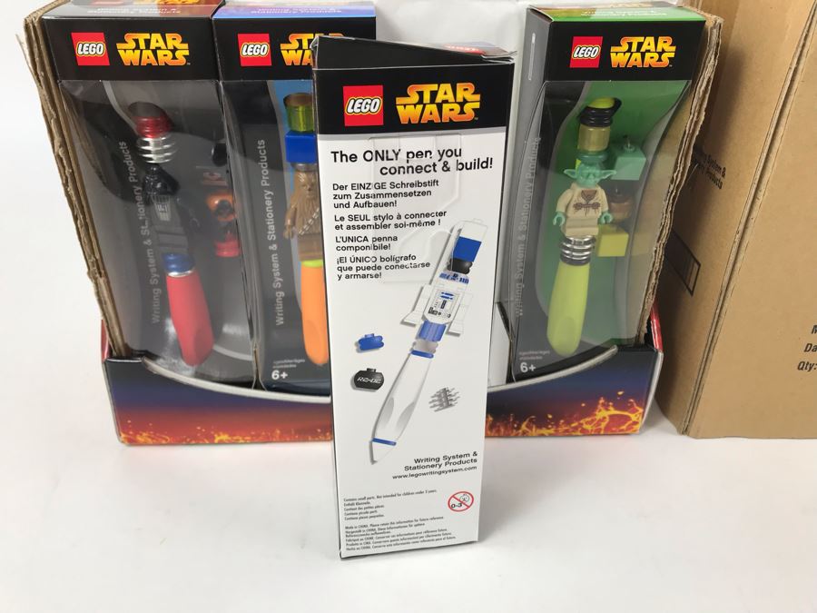 New 2005 LEGO Star Wars: Darth Vader Pens, Chewbacca Pens, R2-D2 Pens, Yoda Pens Writing System Pens Merchandiser Store Display By The CDM Company - 12 Pens [Photo 10]