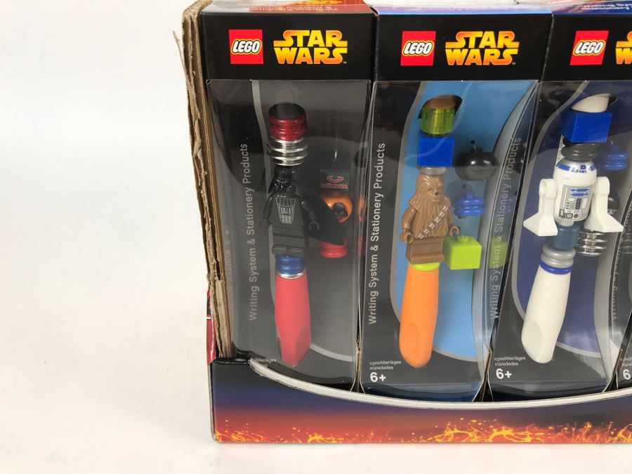 New 2005 LEGO Star Wars: Darth Vader Pens, Chewbacca Pens, R2-D2 Pens, Yoda Pens Writing System Pens Merchandiser Store Display By The CDM Company - 12 Pens [Photo 5]