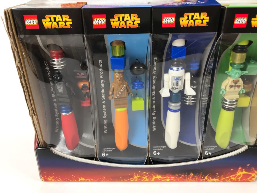 New 2005 LEGO Star Wars: Darth Vader Pens, Chewbacca Pens, R2-D2 Pens, Yoda Pens Writing System Pens Merchandiser Store Display By The CDM Company - 12 Pens [Photo 6]