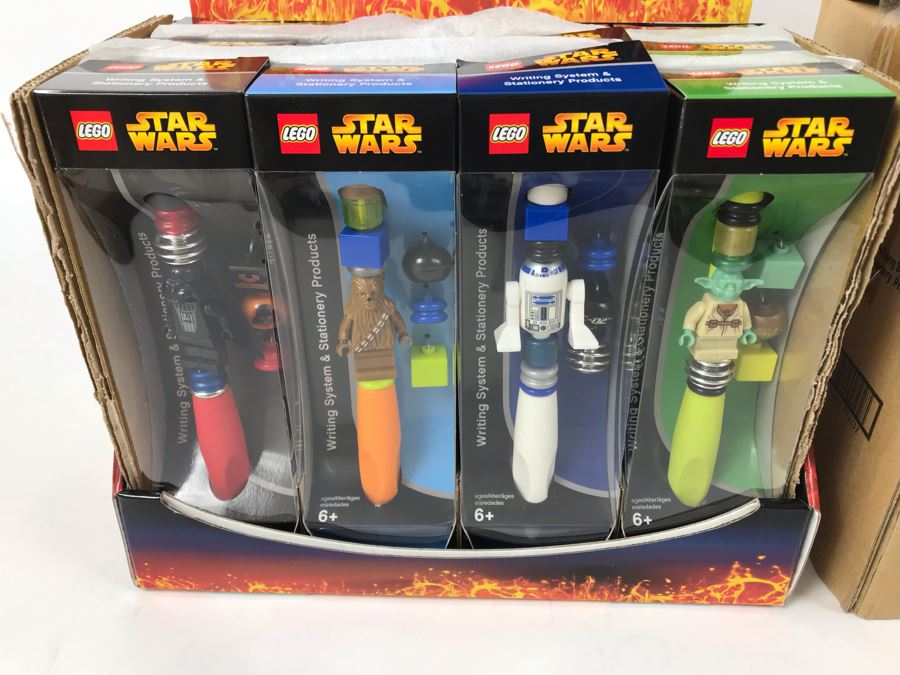 New 2005 LEGO Star Wars: Darth Vader Pens, Chewbacca Pens, R2-D2 Pens, Yoda Pens Writing System Pens Merchandiser Store Display By The CDM Company - 12 Pens [Photo 3]