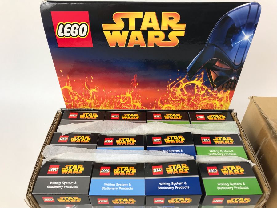 New 2005 LEGO Star Wars: Darth Vader Pens, Chewbacca Pens, R2-D2 Pens, Yoda Pens Writing System Pens Merchandiser Store Display By The CDM Company - 12 Pens [Photo 4]